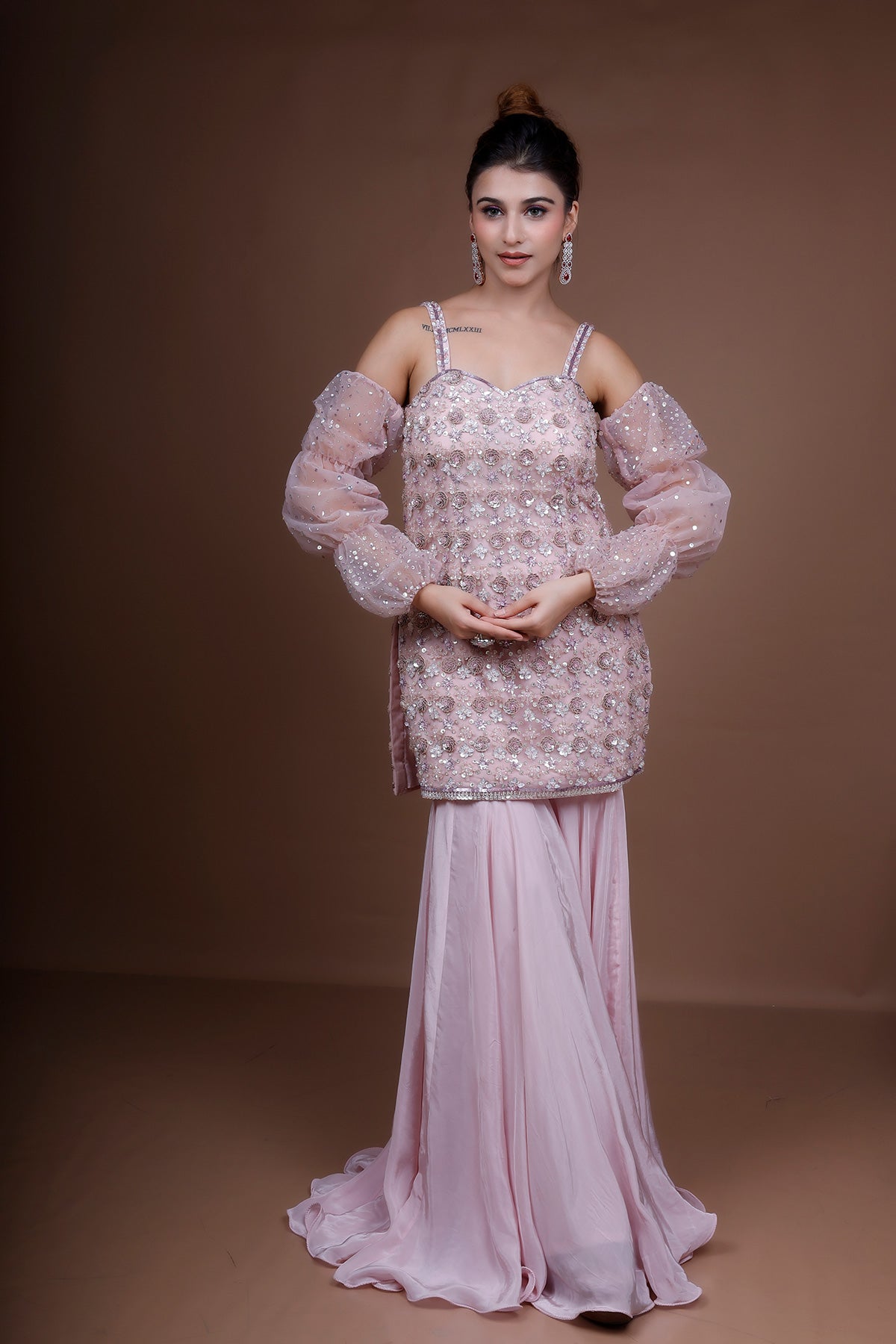 Mauve garara suit in organza and crepe with aladin sleeves
