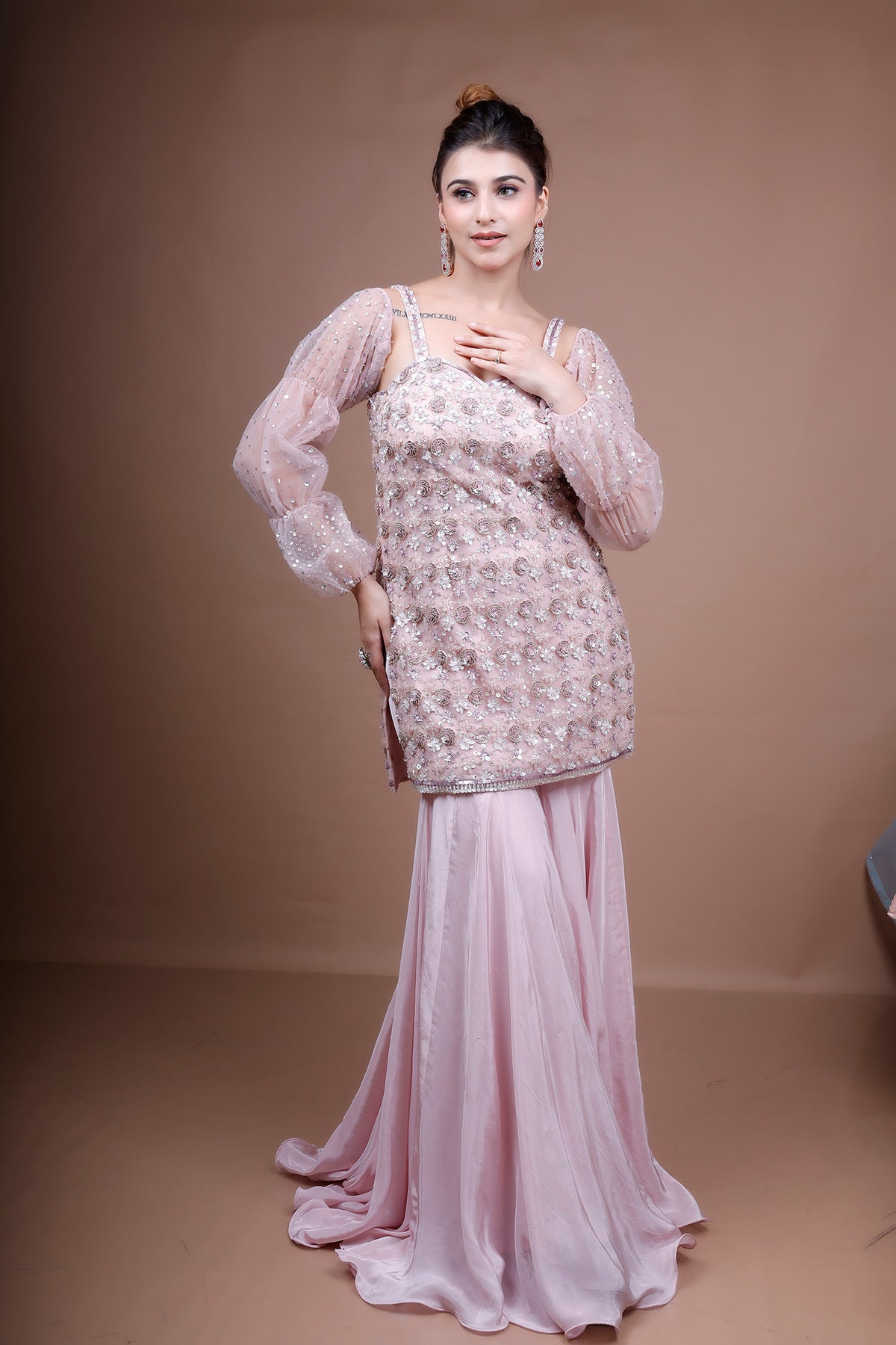 Mauve garara suit in organza and crepe with aladin sleeves